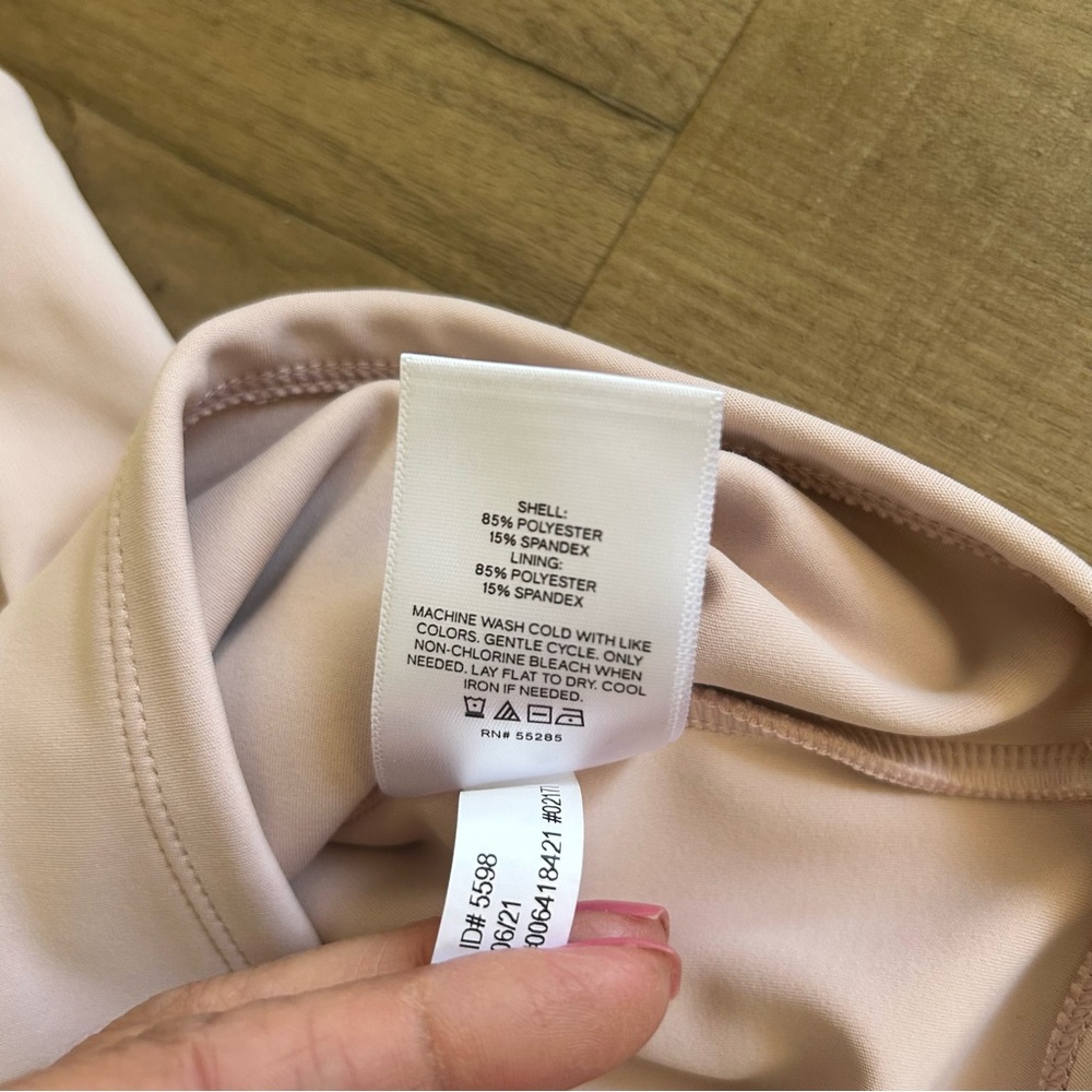 Express Body Contour top - Picture 4 of 5